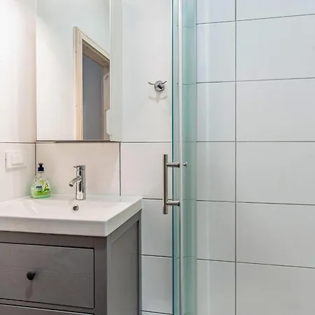 Amazing In With Kitchen Apartment
