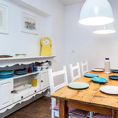 Amazing In With Kitchen Apartment