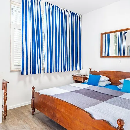 Amazing In With Kitchen Apartment *